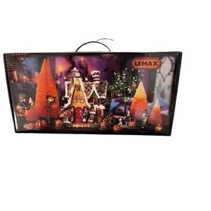 New Lemax Spooky Town 18 Piece Gingerbread House Halloween Village Set Lights